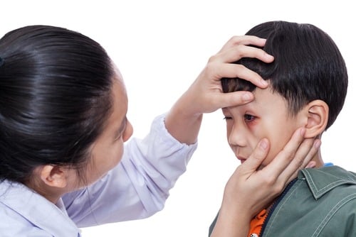 mom helping child with eye injury first aid
