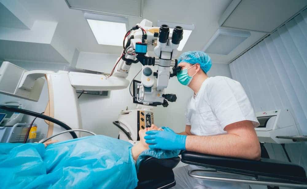 ophthalmologist examining eye before lasik eye surgery